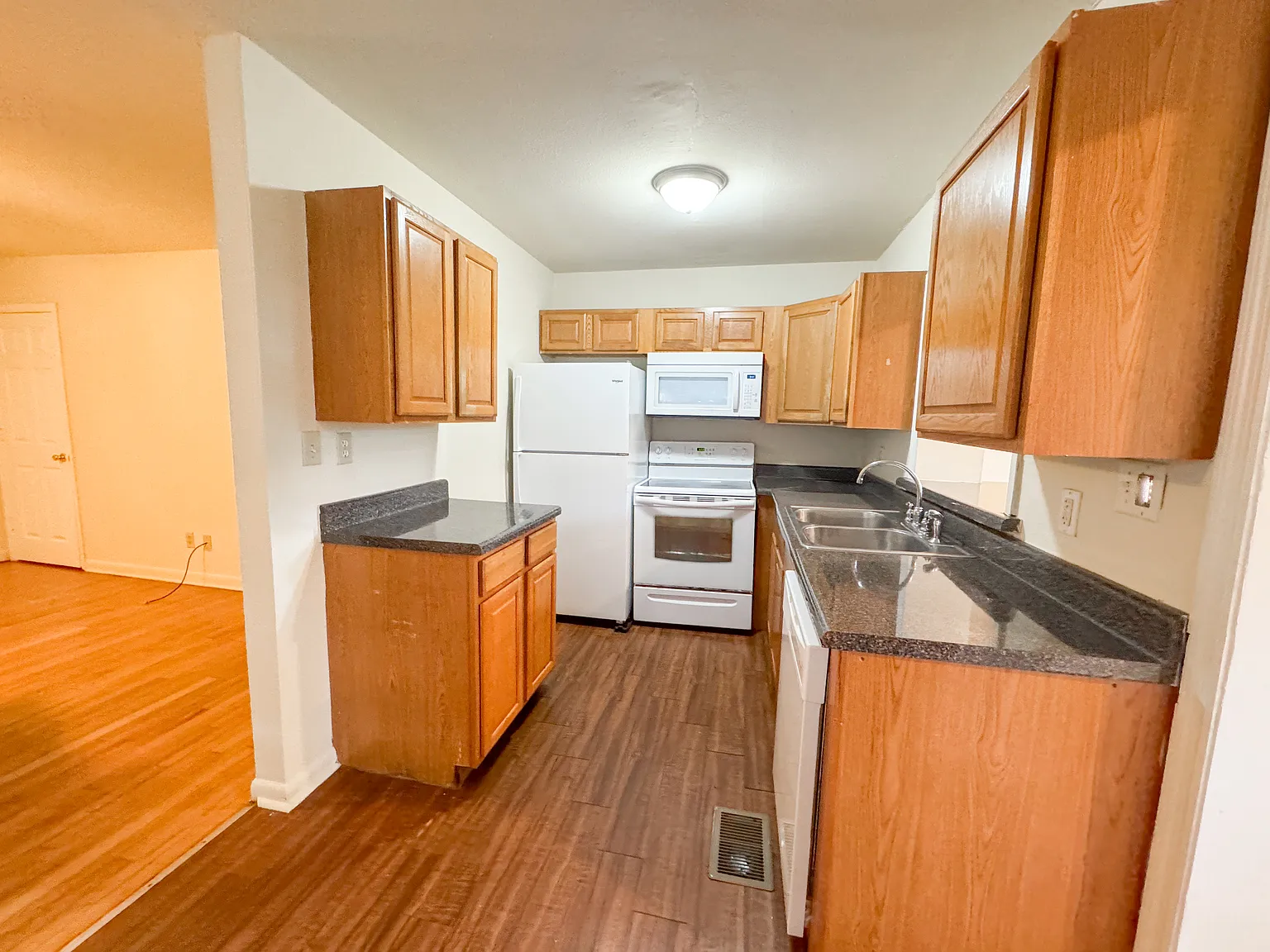 4 bed, 1800 sqft, $2,100 — Photo 4