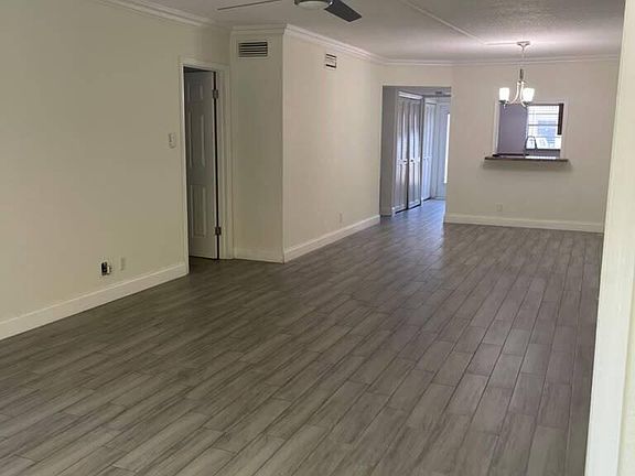 4th image of 2820 SW 22nd Ave APT 211