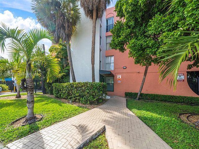 1st image of 402-2150 SW 16th Ave #402