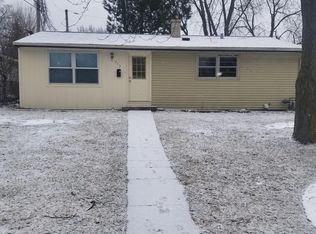 717 Jackson Ave, Carpentersville, IL 60110