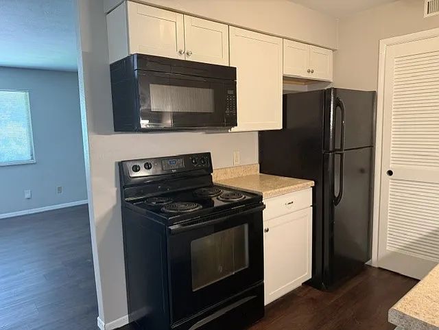 19 Nottingham Ln #F — Photo 5
