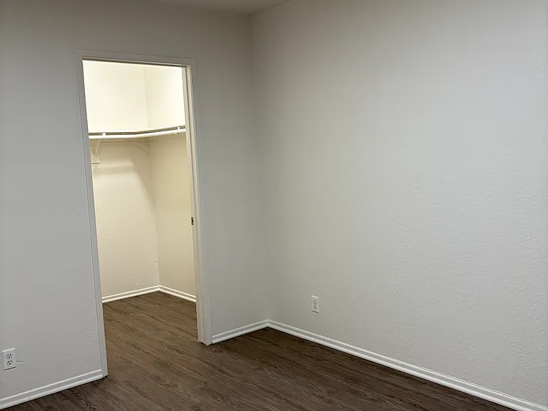 1321 Peckham St #8 — Photo 24