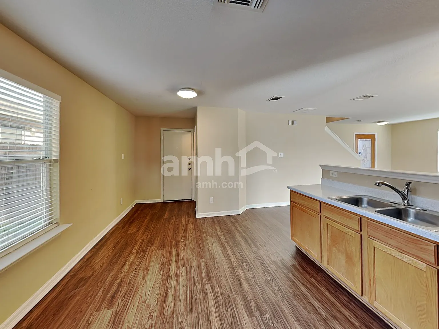 4 bed, 2.5 bath, 1828 sqft, $1,775 — Photo 4