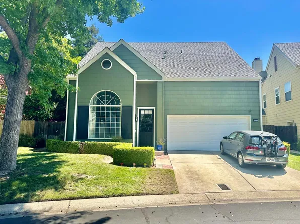 1047 E Monticello Cir, Fresno, CA 93720