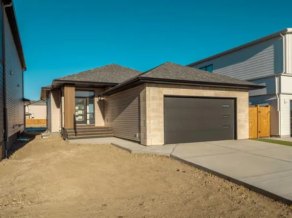 425 S Blackwolf Blvd N, Lethbridge, AB T1H 7J5