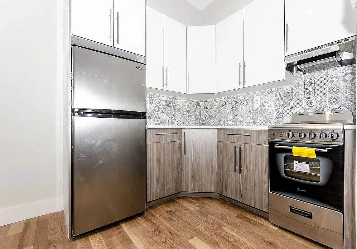 326 Irving Avenue — Photo 2