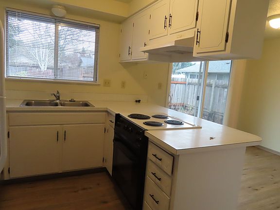 5th image of 1010 Satre St #3385WESTERN