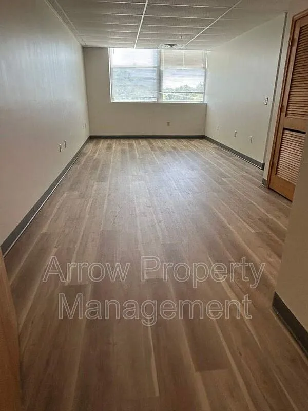 1 bed, 1.0 bath, $585 — Photo 2