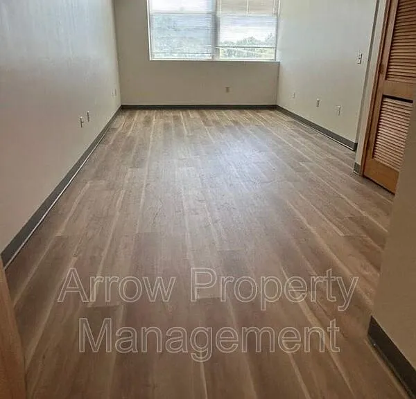 731 E Crawford #3B — Photo 2