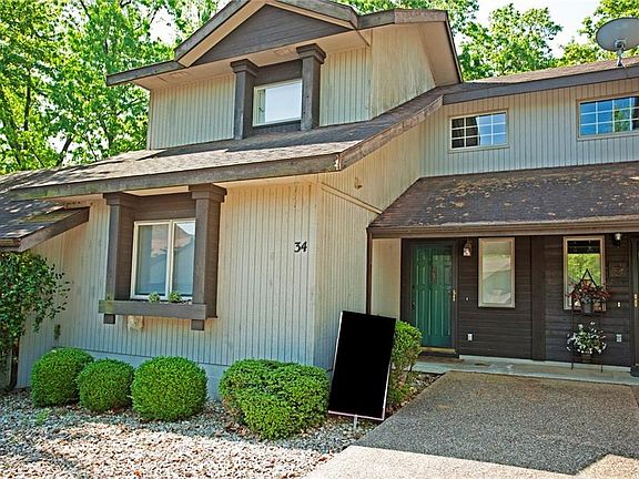 3rd image of 34 Lunsford Ln