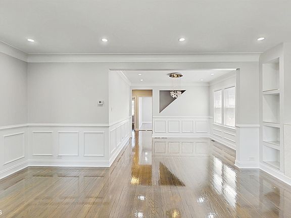 4th image of 3249 N Newcastle Ave