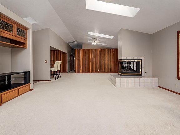 4th image of 403 Crestview Drive