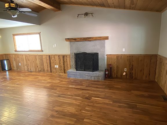 2nd image of 1090 Oak Ave