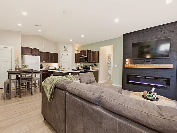 3rd image of 3209 E Aster St