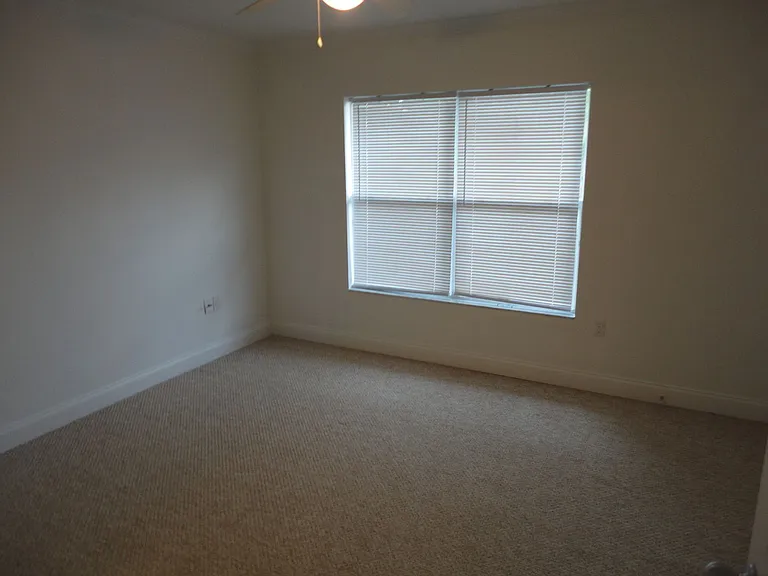 2636 SW 35th Pl #8 — Photo 7