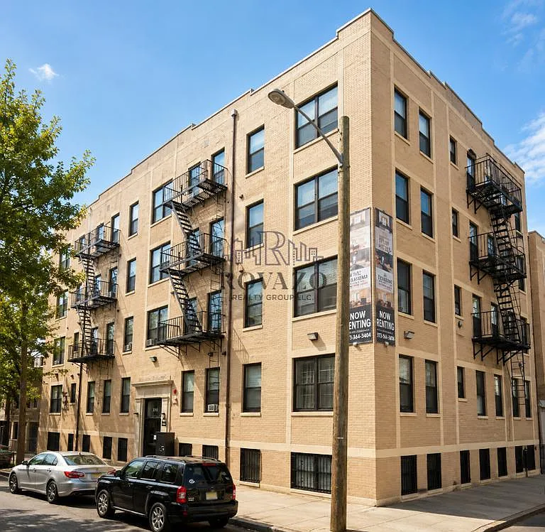 2 bed, 600 sqft, $1,795 — Photo 4