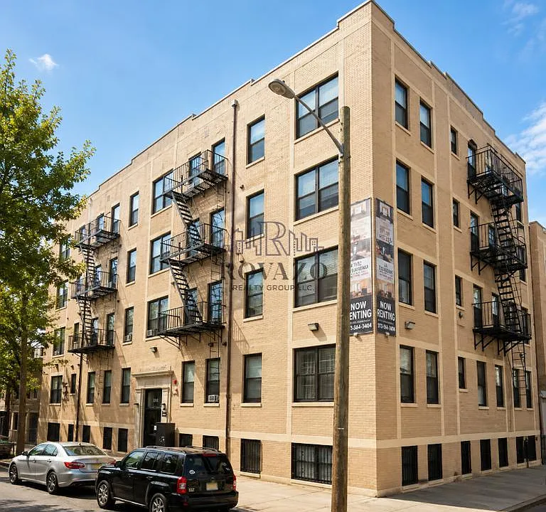 Building Photo 4