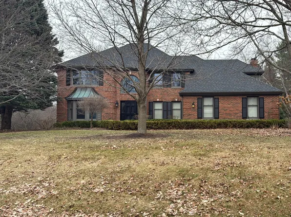 39W851 Prunetree Ln, St Charles, IL 60175