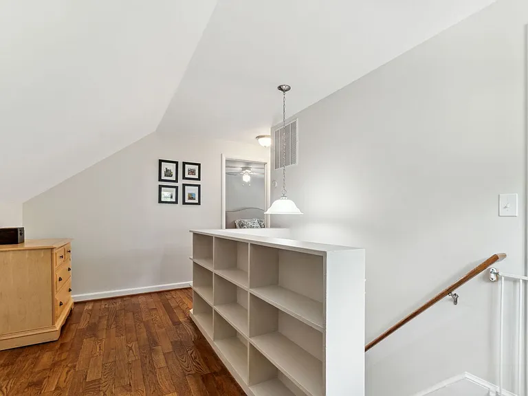 9909 Gardiner Ave — Photo 16