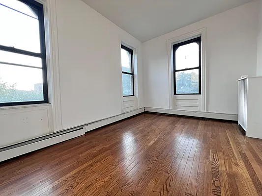 Rented by Friedman Mayer, LREB | media 17