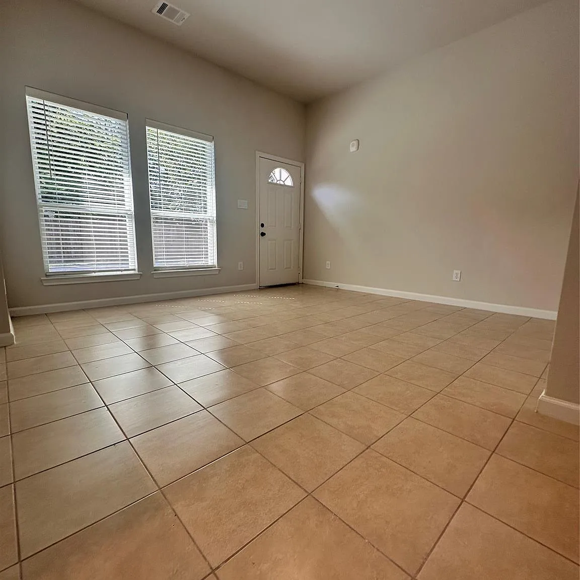 2 bed, 2.0 bath, 950 sqft, $1,400 — Photo 2