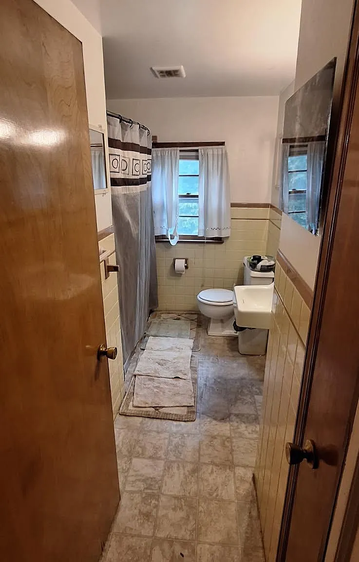 4 bed, 1293 sqft, $950 — Photo 2