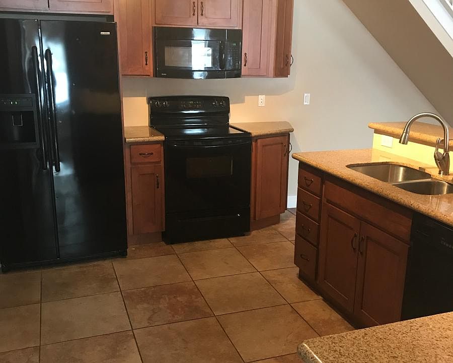2nd image of 129 Fairway Pl NW