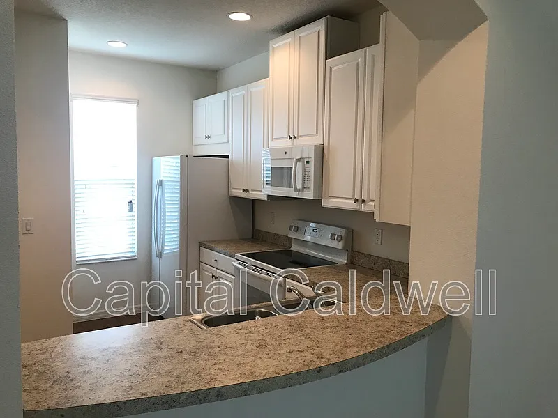 2 bed, 2.5 bath, 1128 sqft, $1,650 — Photo 3