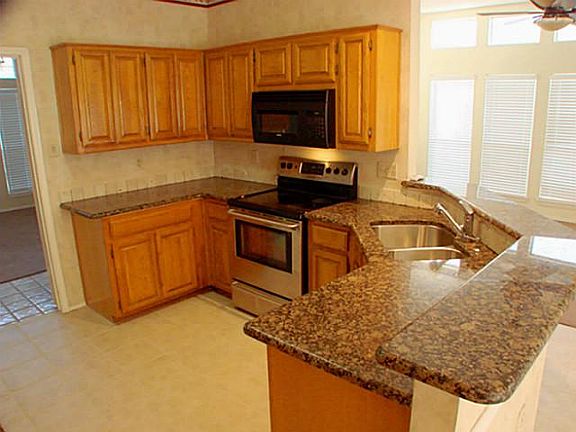 5th image of 4019 Black Oak Dr