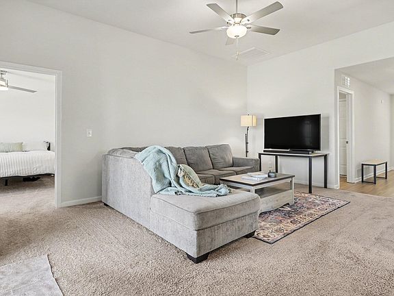 5th image of 184 Royal Meadow Dr