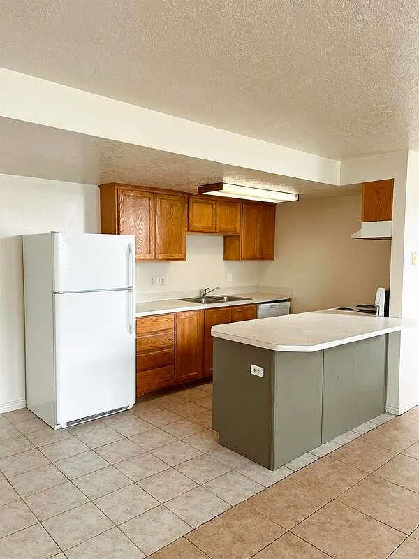 3 bed, 1.5 bath, 1204 sqft, $1,200 — Photo 3