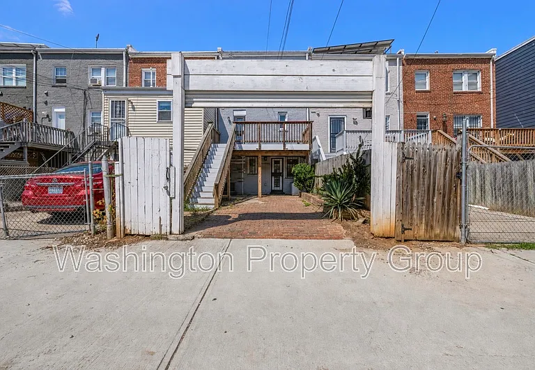 329 18th Pl NE — Photo 43