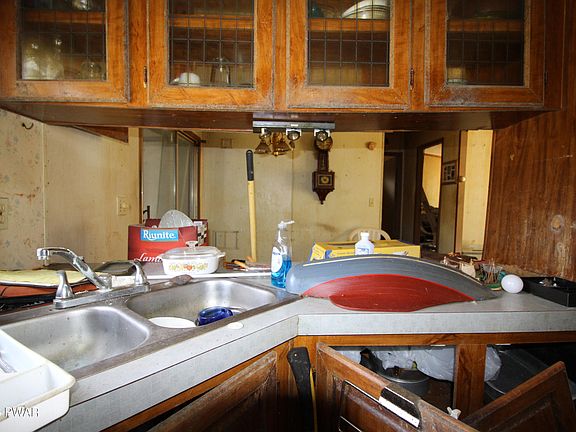 3rd image of 391 Butternut Rd