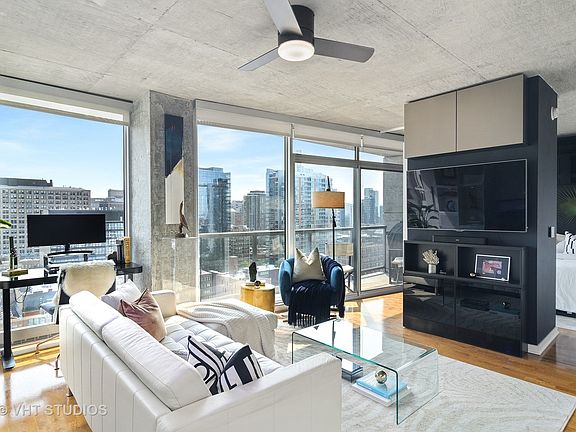 2nd image of 611 S Wells St APT 2101
