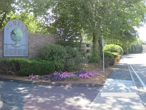 37 Shrewsbury Green Dr — Photo 1