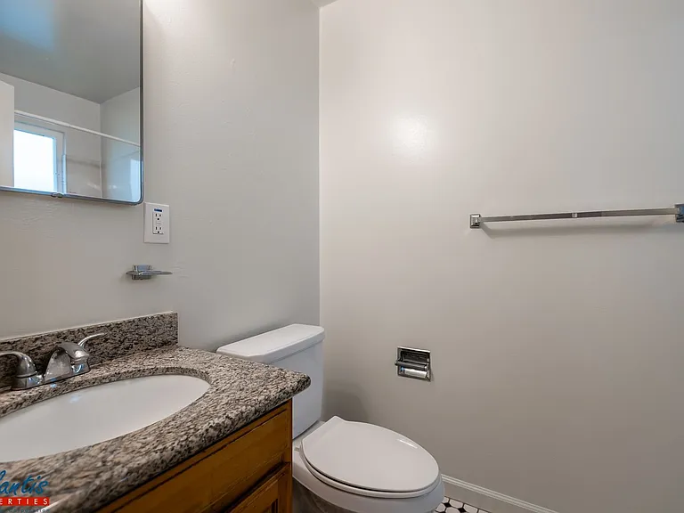 2361 Sutter Ave — Photo 7