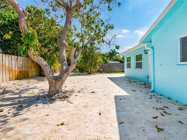 505 Heron Dr — Photo 11
