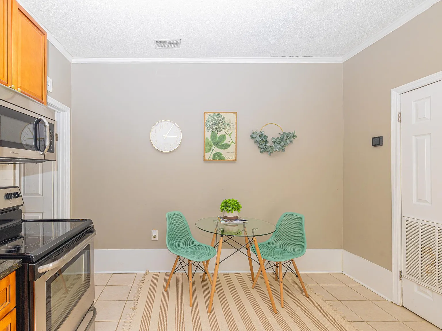 1135 Leesville St — Photo 4
