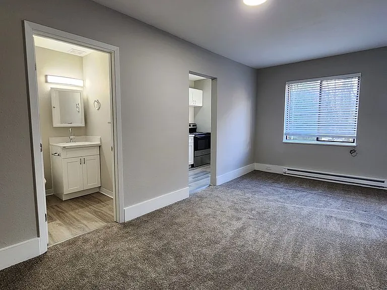 Florence Apartments — Photo 28
