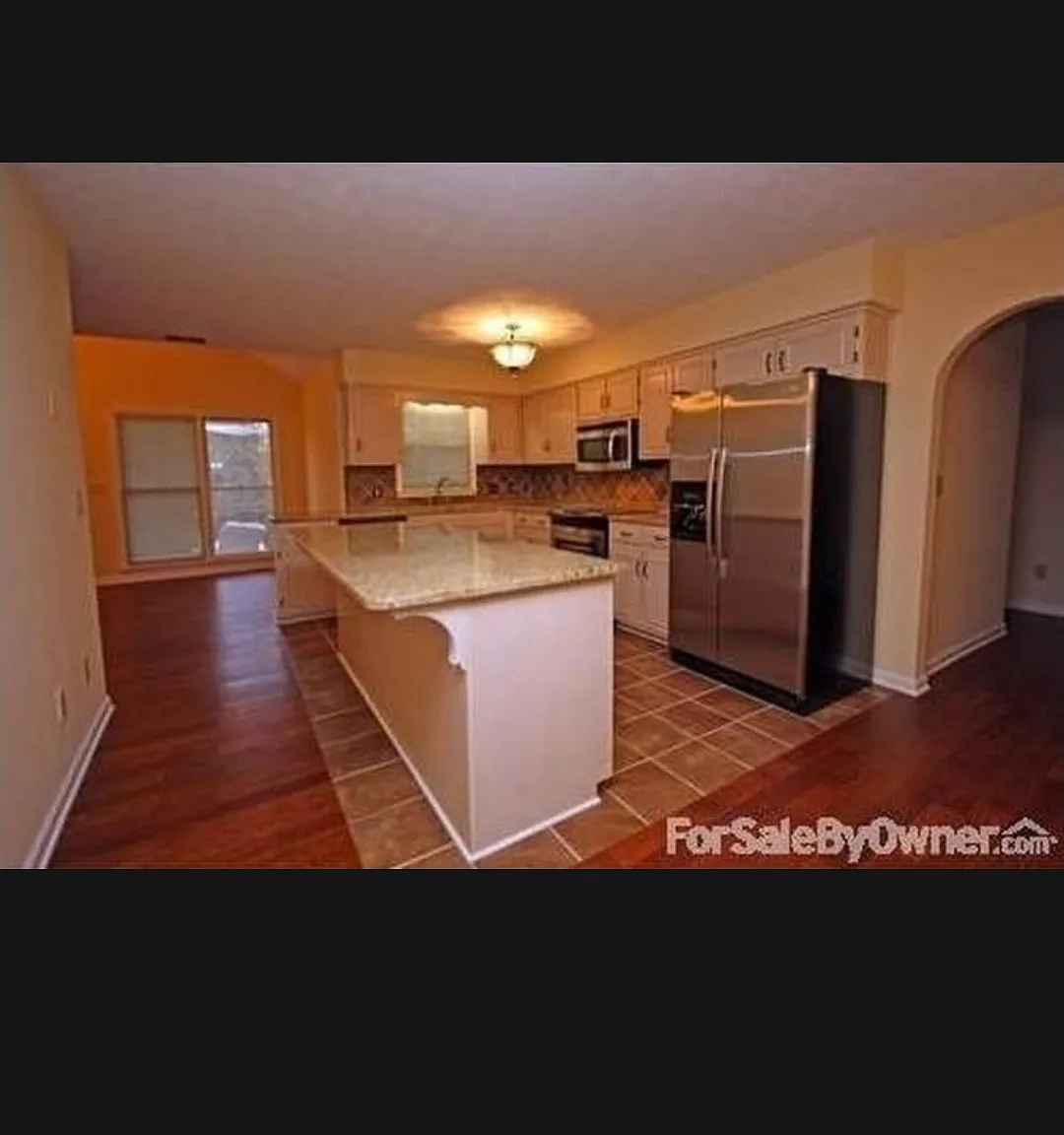4 bed, 2460 sqft, $2,000 — Photo 4