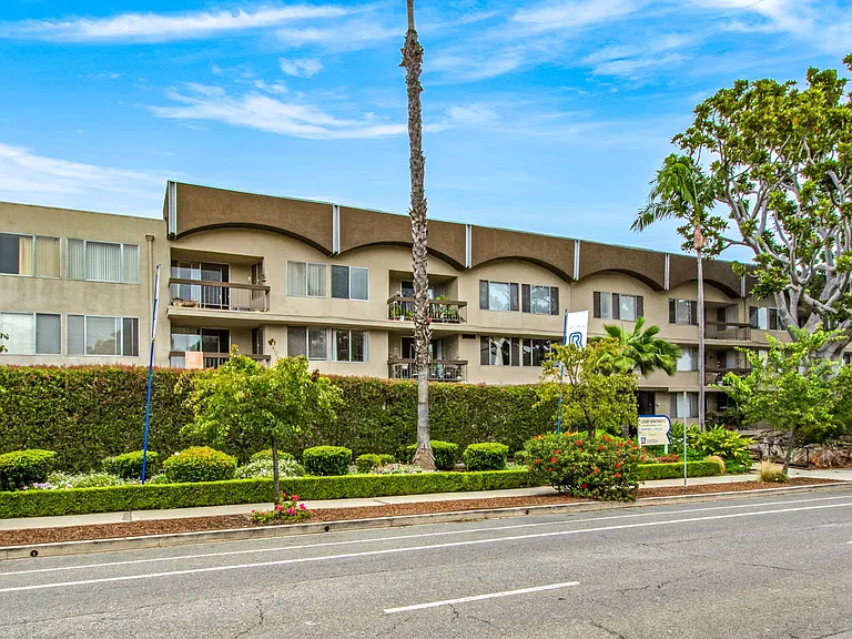 12221 San Vicente Blvd — Photo 49
