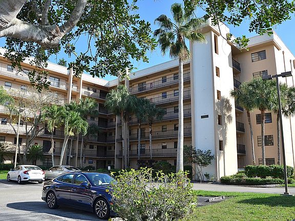 3rd image of 4700 Lucerne Lakes Blvd Unit 207
