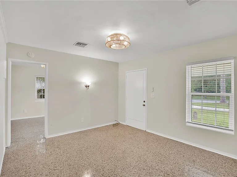 2359 De Soto Ave — Photo 5