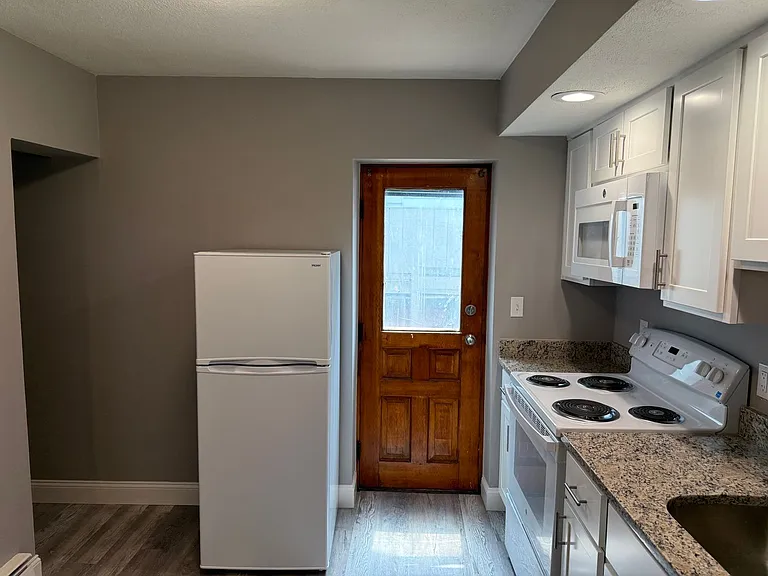 781 Winthrop Ave — Photo 8