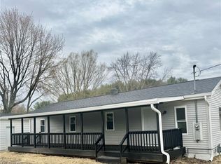 242 28th St SW, Barberton, OH 44203