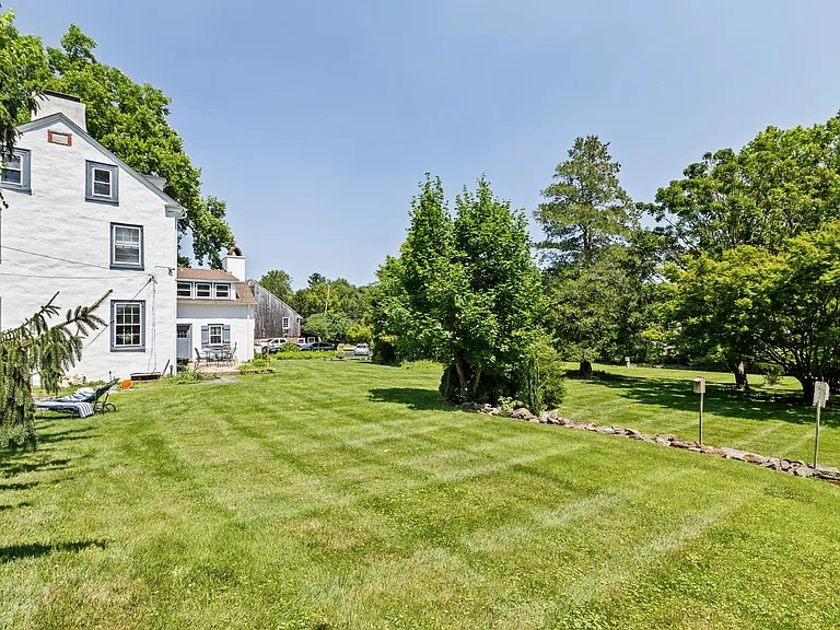 571 N Newtown Street Rd — Photo 63