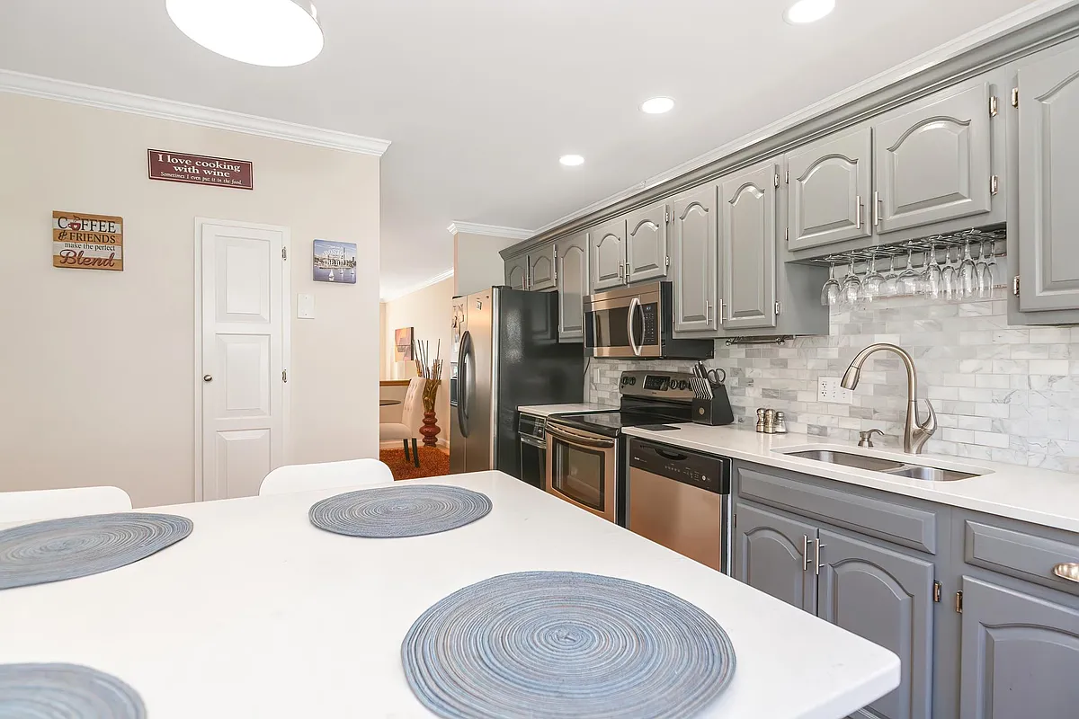 Building Photo - 109 Salem St #205