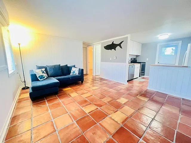 2 bed, 700 sqft, $1,800 — Photo 3