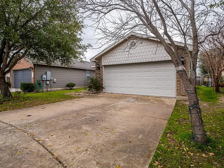 5813 Angel Dr — Photo 2