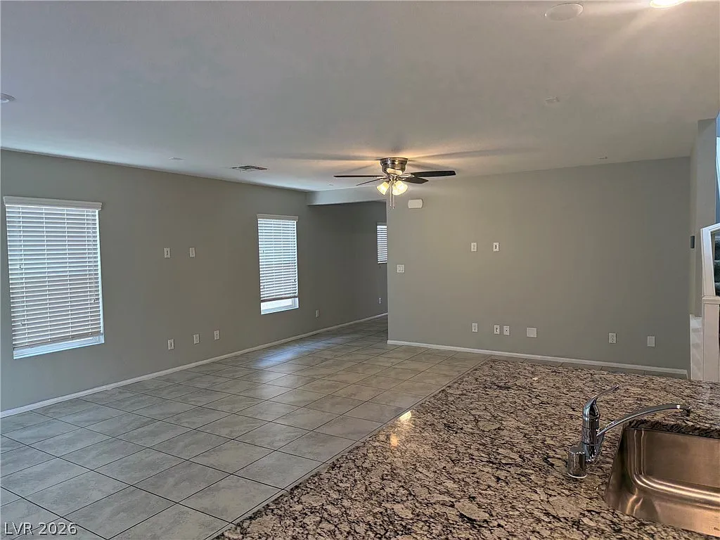 3 bed, 2.5 bath, 2116 sqft, $2,300 — Photo 3